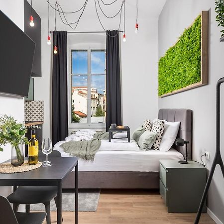 Apartments & Rooms One World Rijeka Exterior photo