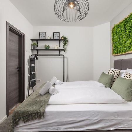 Apartments & Rooms One World Rijeka Exterior photo