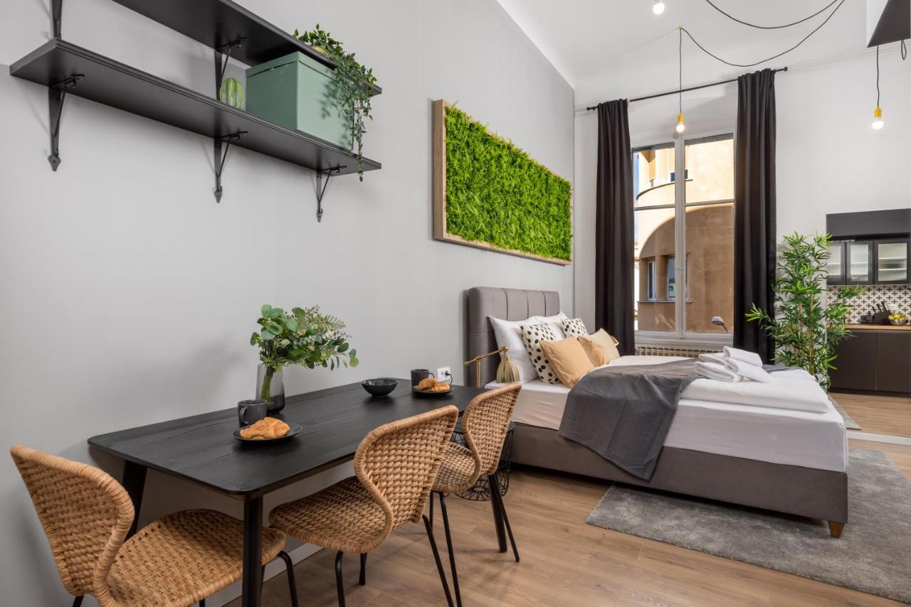 Apartments & Rooms One World Rijeka Exterior photo