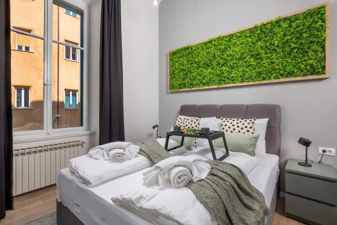 Apartments & Rooms One World Rijeka Exterior photo