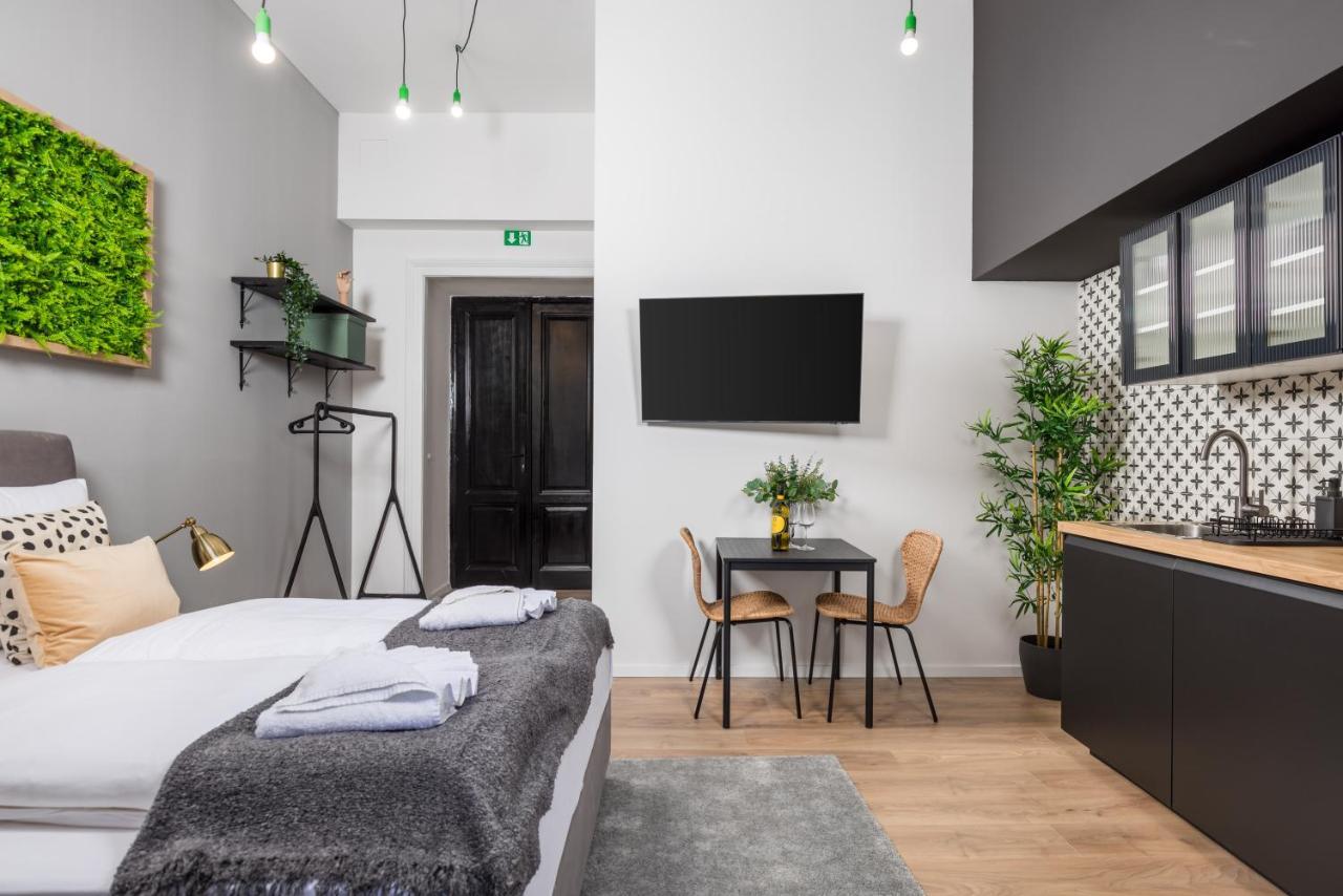 Apartments & Rooms One World Rijeka Exterior photo