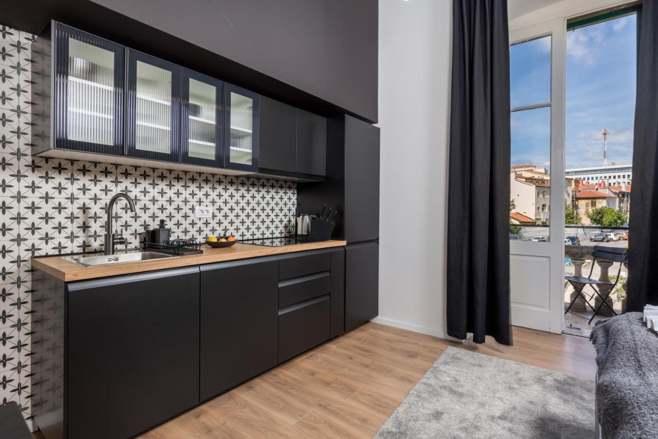 Apartments & Rooms One World Rijeka Exterior photo