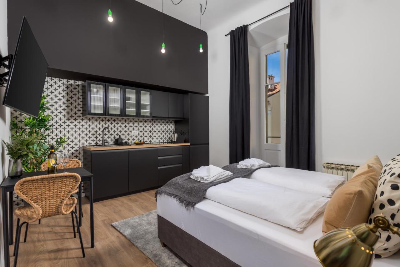 Apartments & Rooms One World Rijeka Exterior photo