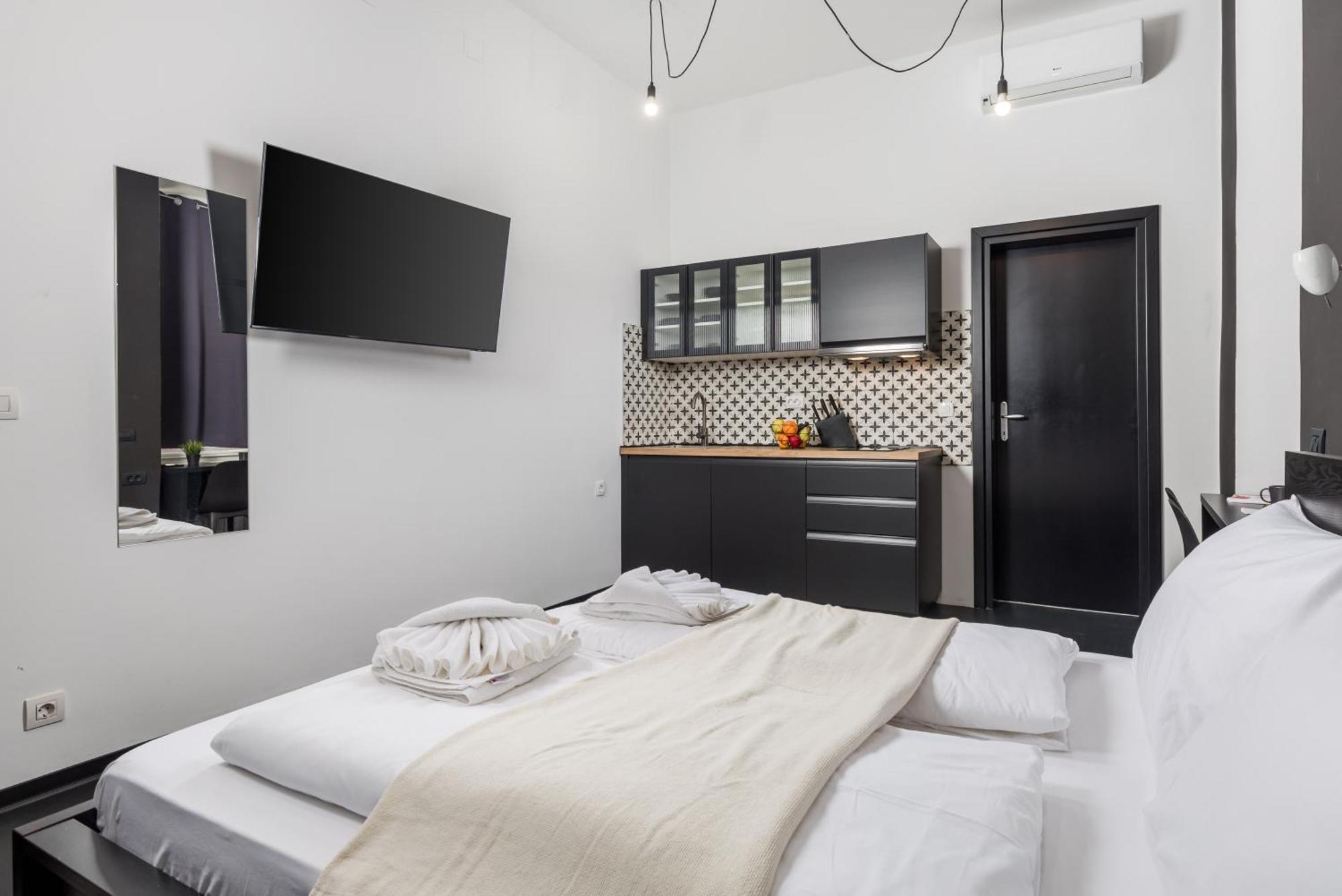 Apartments & Rooms One World Rijeka Exterior photo